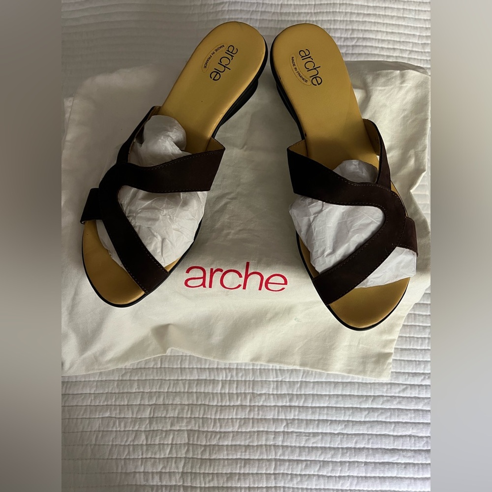 Arche brown suede sandals